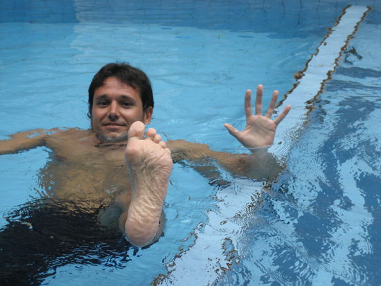 und wenn man dann rund 2 stunden im wasser liegt sieht man so verschrumpelt aus