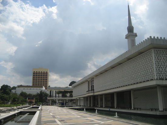 die moschee von aussen