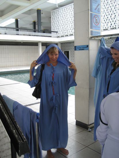 und dann gings ans verhuellen meiner weiblichen reize