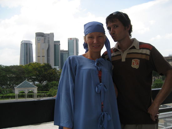 ganz klar: im arabischen viertel in surabaya waere dieser umhang goldwert gewesen...