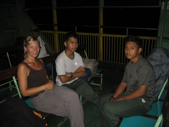 unsere beiden helfer auf der faehre