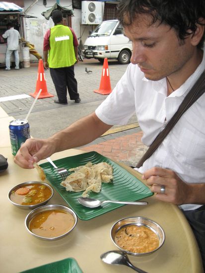fruehstueck beim inder mit roti und curry