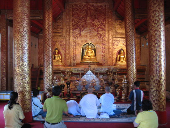 am wat phra singh temepl, dem bekanntesten tempel in chiang mai