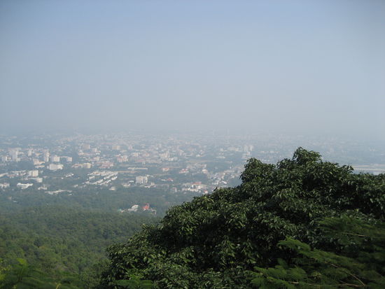 aussicht auf chiang mai - inklusive dunstglocke
