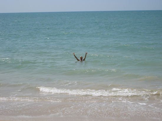 ganz alleine mitten drin - sogar oben ohne, sieht ja keiner