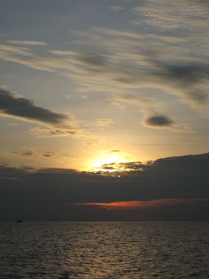 sonnenaufgang ueber den similan islands