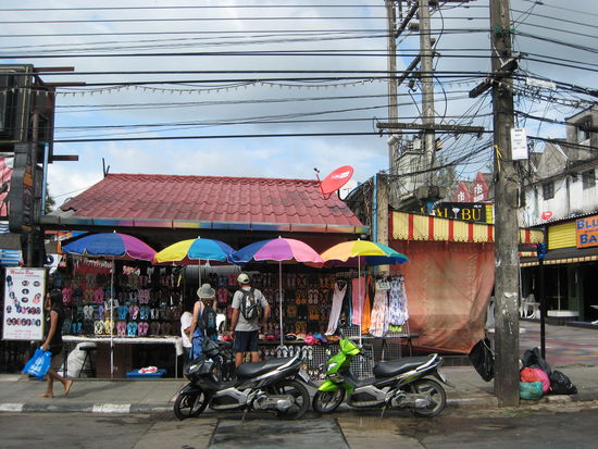 unsere beiden rennmaschinen, die 2 minuten spaeter vom sheriff fast mit einem knoellchen versehen worden waeren.