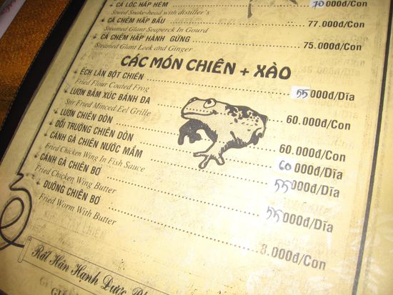 ich zitiere (fuer sabine):
"fritierter frosch"
"fritierter wurm mit butter"
"gebratener aal"
(es kommt noch besser)