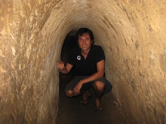 chris auf jeden fall! der blitz beleuchtet den ansonsten stockdunklen gang...