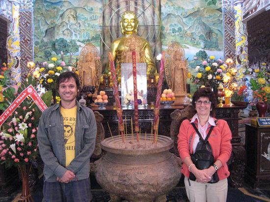 als ersatz fuer den waldmoessinger kirchgang haben wir ein buddhistisches raeucherstaebchen entzuendet.