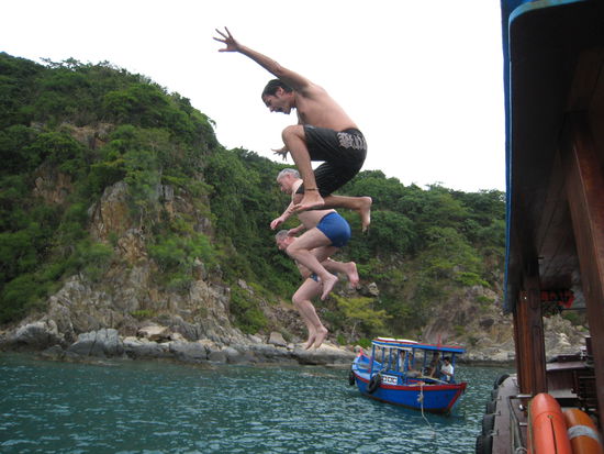 im alter wird man wieder zu kindern 
welch geiles bild, fettes lob an marc!!