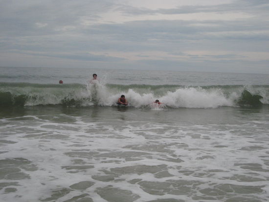 chris papa, marc, chris und mein papa. wir freuten uns, dass alle so viele spielkameraden hatten