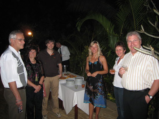 und zum neuen jahr gab es buffet im hotel und wieder einmal feierten wir ungewoehnlich wie noch nie!