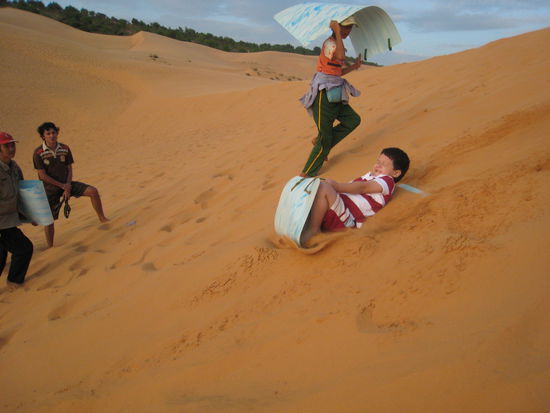 und lucio konnte vom rutschen gar nicht genug bekommen!