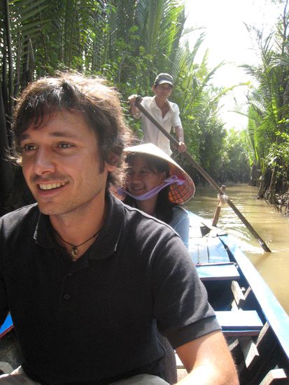 und am ende wurden wir ueber einen der kleinen kanaele zurueckgerudert.