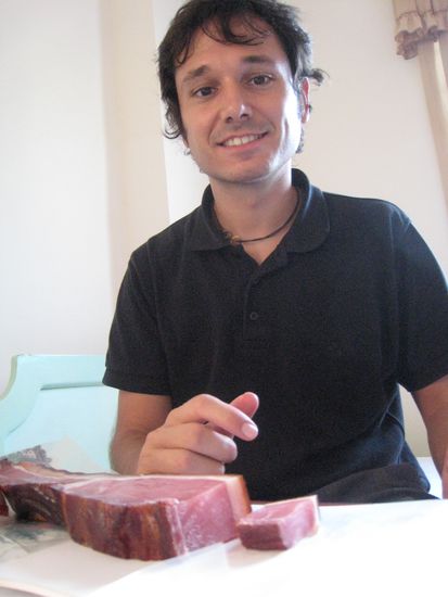 es sieht nach viel aus, doch wenn das boesinger blut erstmal entzugserscheinungen hat dann gibt es kein halten mehr. wir haben alles gnadenlos vernichtet. wir haben aber fuer den notfall die bratwuerste noch! das fruehstueck war herrlich!