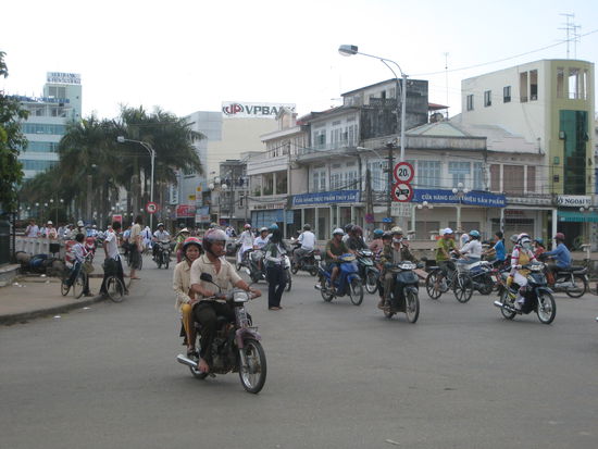 autos scheint es hier in rach gia uebrigens wieder mal nicht zu geben...