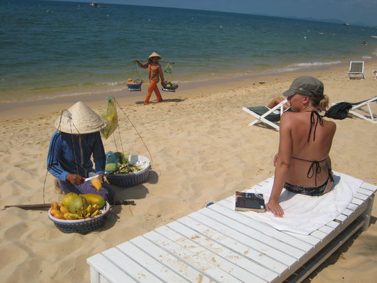 erstmal ne frische ananas, bikini raus und beine hochlegen.