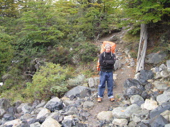 zwischendurch hat sich chris als hobbit verkleidet und sich in seine regenhose geworfen. ich konnt mich vor lachen kaum halten, koennte jetzt wieder loslachen. aber ja, es hat schon seinen grund, dass ich die fotos MACHE anstatt selbst drauf zu sein...