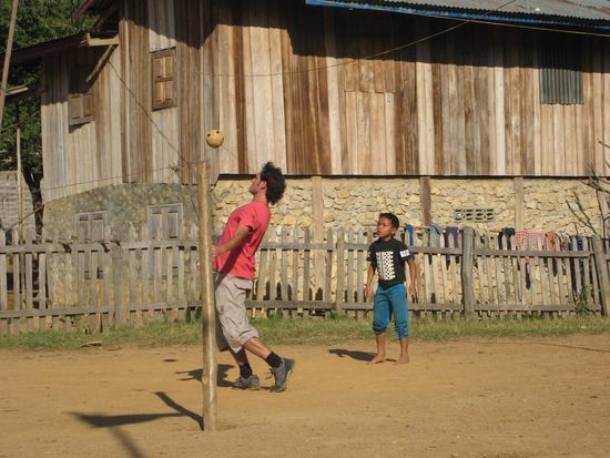 die ballannahme hat er noch nicht verlernt, auch wenn es konditionell sicher happert 