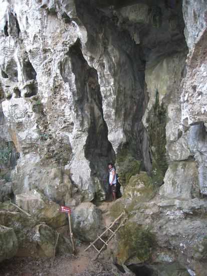 ...die man "problemlos" auf eigene faust erkunden kann. nach meinem hohlen-erlebnis in malaysia brauche ich mir das ja nicht mehr zu beweisen...