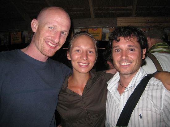 noch gesittet am abend zuvor mit brad im restaurant. so sehen aerzte in alaska aus.