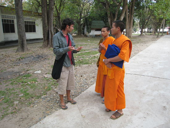 ...in eroerterung weltlicher probleme...