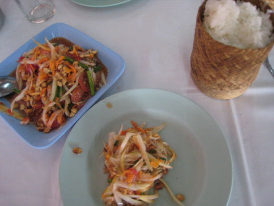 papaya salat mit "scharf" - das "nationalgericht" im norden thailands/in laos