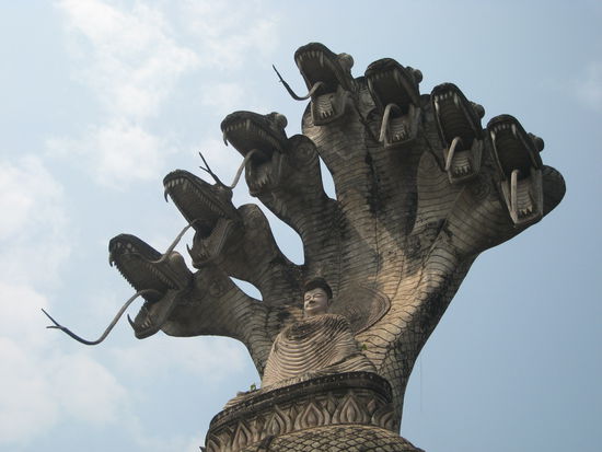 der 7koepfige drache im skulpturenpark