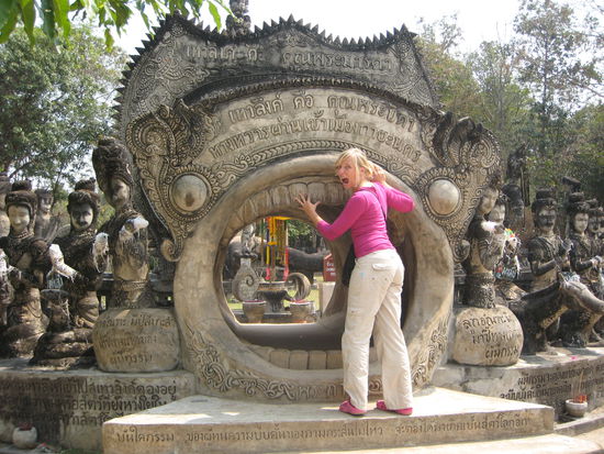 der eingang durch den penis (laut karte). ich bin sozusagen das sperma (laut karte).