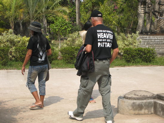 "good gyus go to heaven, bad guys go to pattaya". er scheint stolz darauf zu sein, dazuzugehoeren...!