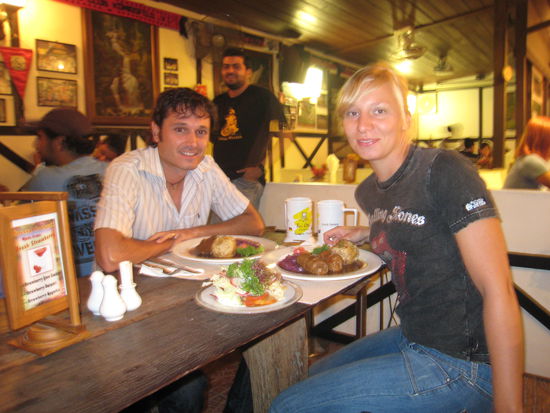 deutsche schwarzwaldstube mit otto als besitzer, der aus koenigsfeld (!) im schwarzwald nach bangkok ausgewandert ist. keine 20 km von uns zuhause weg!