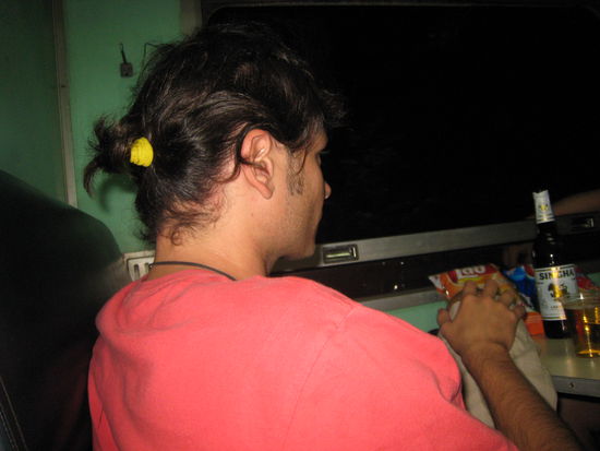 und dieses bild wird einmalig bleiben, da ich chris heut hinten die haare geschnitten habe