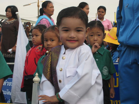 wenn der wuesste wenn er mal erwachsen ist, dass er als kind mal lippenstift tragen musste...