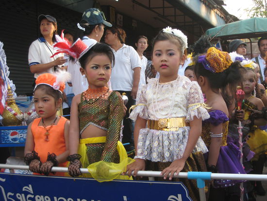 ...und die prinzessinnen hier haben auch nicht so viel spass wie die eltern...!