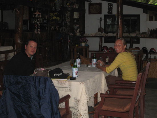 Es war sehr duster. Das Bild ist um 10 Uhr morgens entstanden. Man beachte die Getränkeauswahl. Uns blieb nichts anderes übrig.