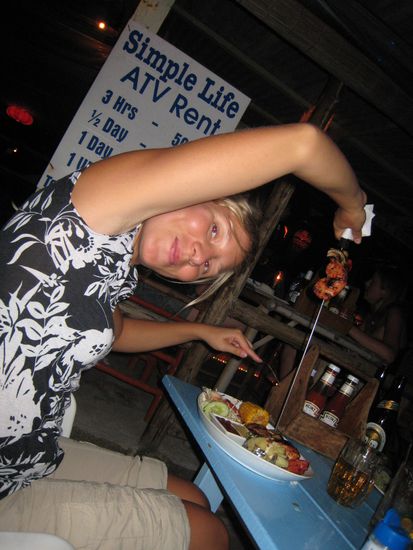 abendessen bei simple life, wo wir die kebab-spiesse (sehr thailaendisch!) sehr empfehlen koennen