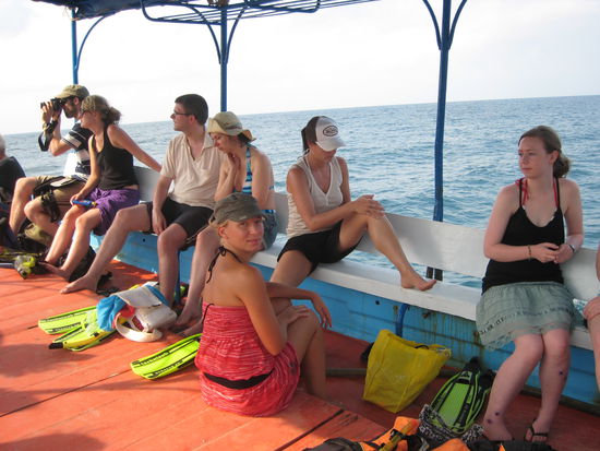 man sagt man kann auf ko tao mit haien schorcheln... wer's glaubt... ich warte auch noch auf meine mantas auf fiji...