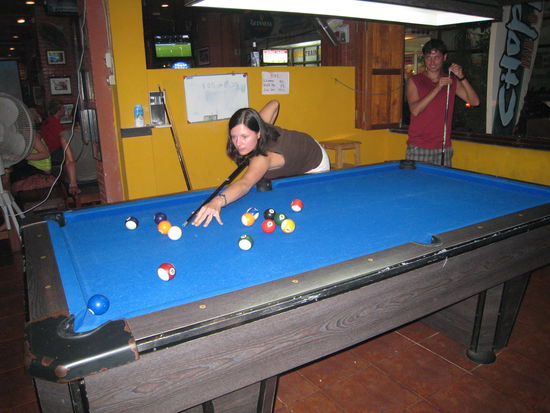 und beim billard match (ja, wir haben auch sport getrieben!)
