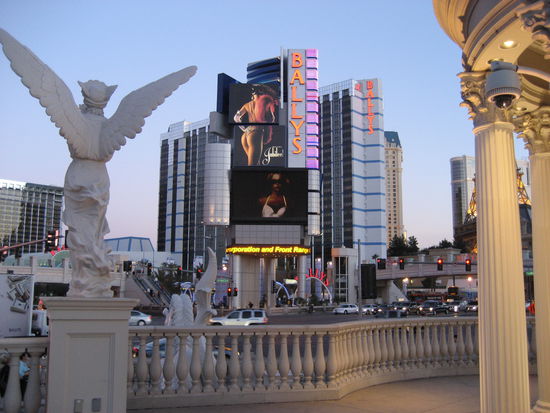 Der Vorplatz vom Caesars Palace