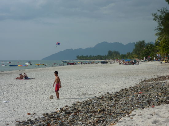 Der Strand auf Langkawi (Pantai Cenang)