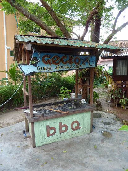 In unserem Guesthouse. Man beachte den Knochen vom Barbecue. Was haben die wohl gegrillt...