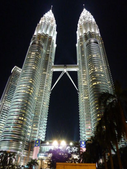 die Petronas Towers bei Nacht