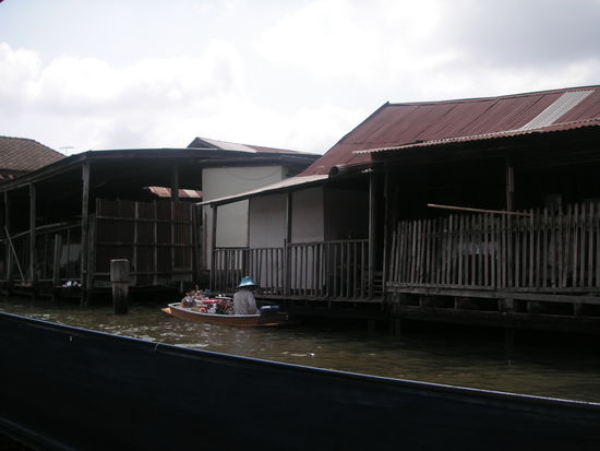 Marktfrau auf den Klongs von Bangkok