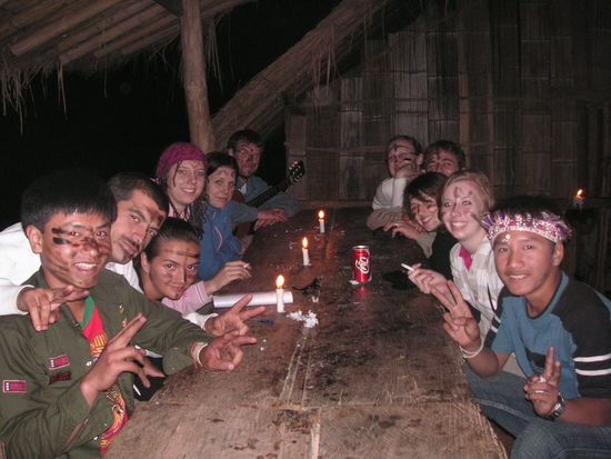 unsere Gruppe mit jungen Dorfbewohnern