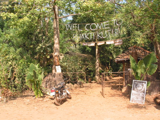 Eingang vom Bhakti Kutir