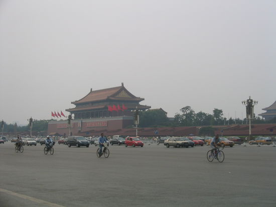 Beim Tiananmen Square (?) Mehr habe ich davon nicht gesehen...