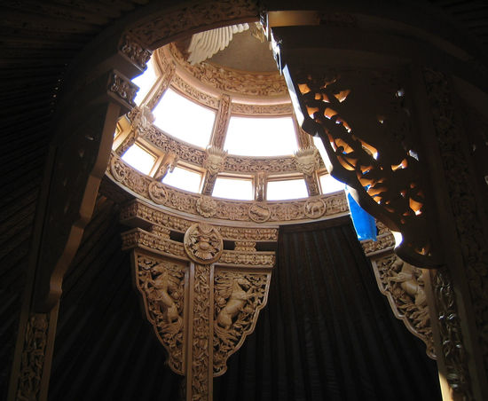 ... und viele Luxusjurten, die zum Kauf angeboten wurden