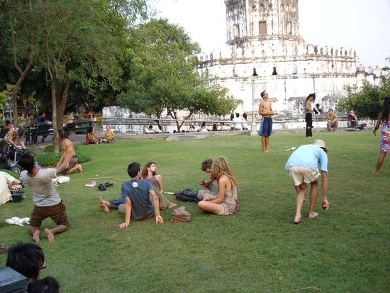 in der Naehe der Kao San Road - Spaete Nachmittagsstimmung im Park
