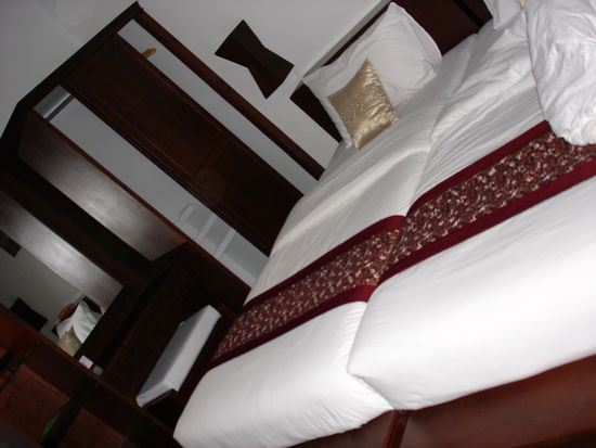 unsere Superherberge  (zwischenzeitlich haben uns die Muecken und Sandfliegen gefunden... recht unangenehm...)